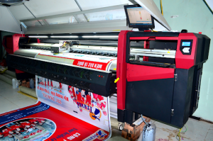 với trang thiết bị hiện đai việc in bạt khổ lớn trở nên đơn giản 