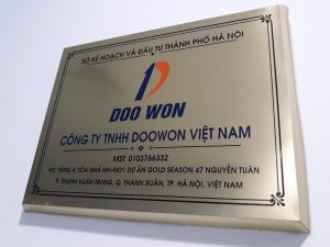 in UV trực tiếp trên bề mặt biển công ty làm từ Inox