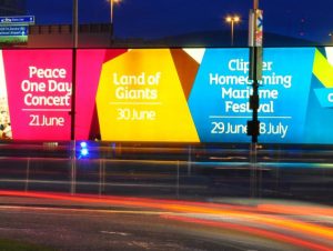 bạt không gân được làm biển hộp đèn cho hiệu quả quảng cáo cao