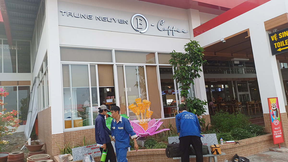 Đèn đường đèn hoa văn, tiểu cảnh dù trang trí