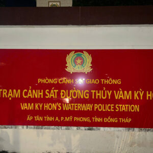 Bảng hiệu Alu chữ nổi Mica