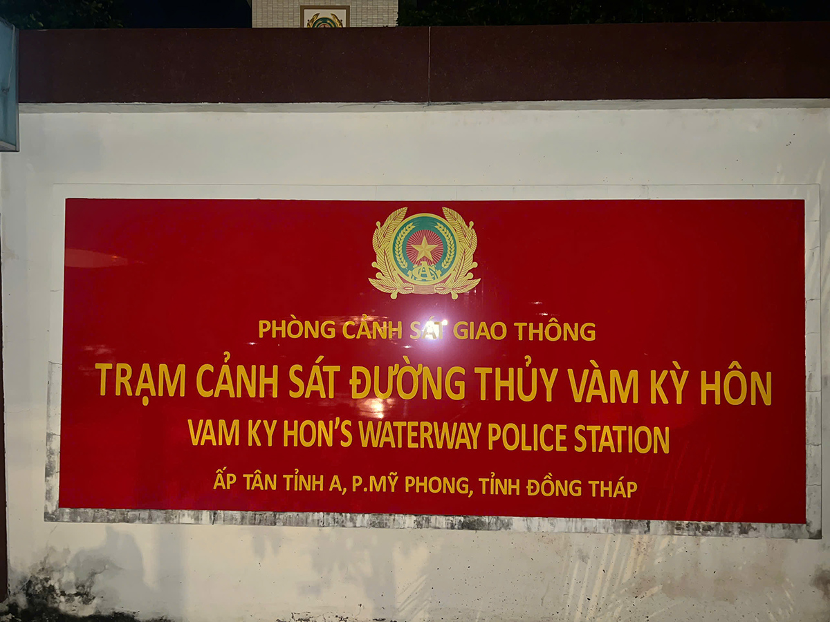 Bảng hiệu Alu chữ nổi Mica